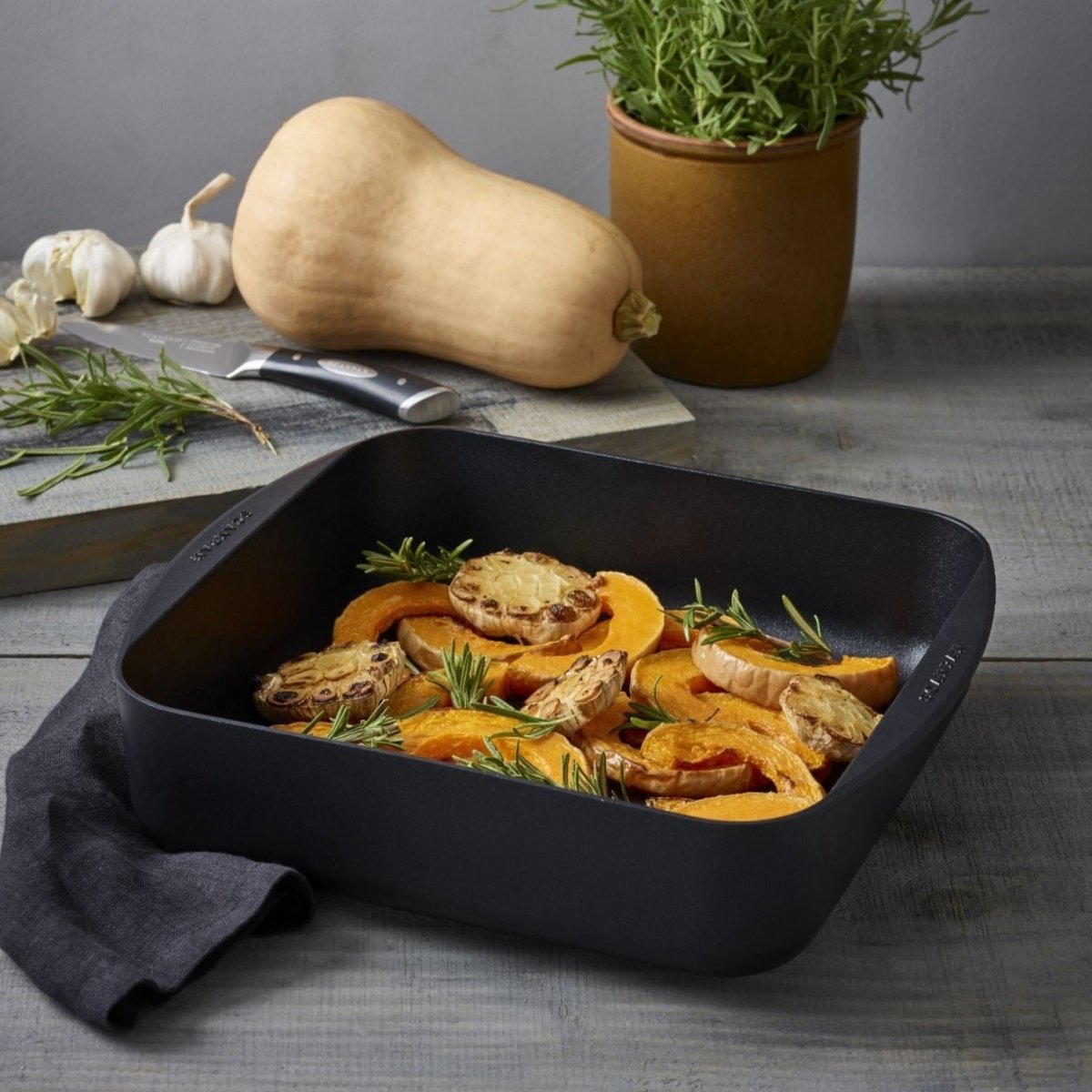 SCANPAN UK SCANPAN TechnIQ 33cm The Square Roasting Pan